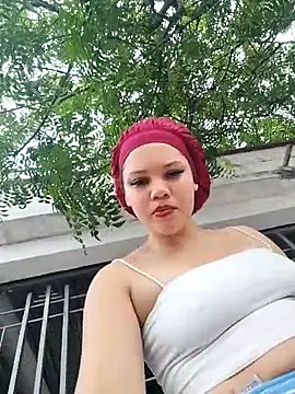 Snapshot of SirenRouge_69 chatting on December 1, 8:25 pm SirenRouge 69 online show from December 1, 8:25 pm