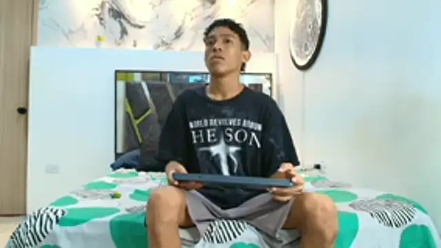 BEAUTY BOYS1 online show from October 24, 7:05 am