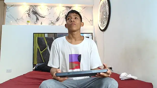 BEAUTY BOYS1 online show from October 28, 7:12 am