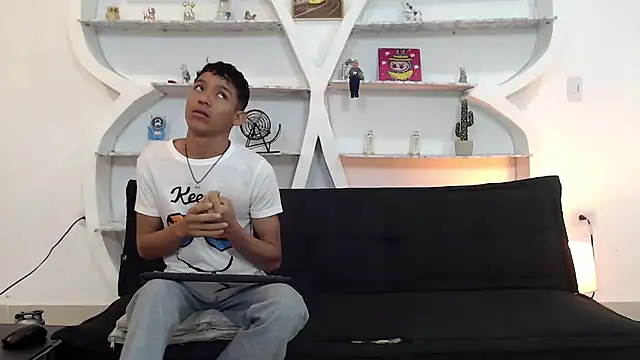 BEAUTY BOYS1 online show from November 30, 7:12 am