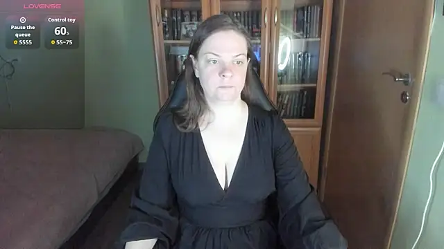 MiaLores online show from June 18, 9:14 am