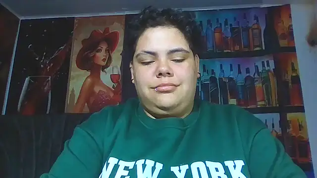 Snapshot of Hailey_Curvy chatting on June 29, 8:20 am Hailey Curvy online show from June 29, 8:20 am