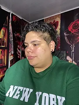 Snapshot of Hailey_Curvy chatting on July 11, 4:04 am Hailey Curvy online show from July 11, 4:04 am