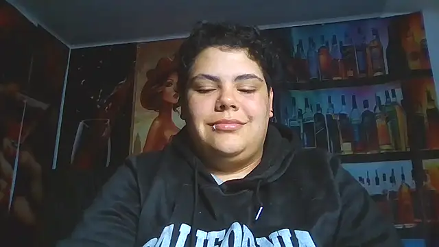 Snapshot of Hailey_Curvy chatting on July 16, 2:17 am Hailey Curvy online show from July 16, 2:17 am