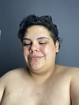 Snapshot of Hailey_Curvy chatting on July 28, 3:13 am Hailey Curvy online show from July 28, 3:13 am