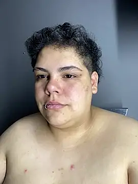 Snapshot of Hailey_Curvy chatting on August 4, 10:34 pm Hailey Curvy online show from August 4, 10:34 pm