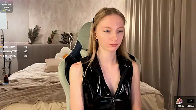 BrightAnnie online show from December 13, 7:53 pm