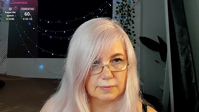 Hella Fabel online show from May 8, 1:11 am