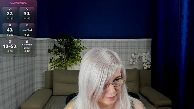 Hella Fabel online show from May 9, 1:11 am