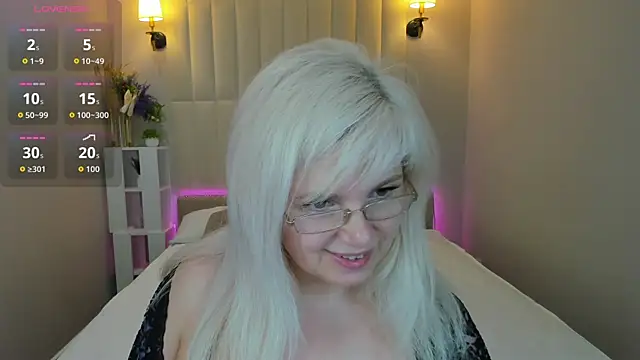 Hella Fabel online show from June 8, 1:28 am