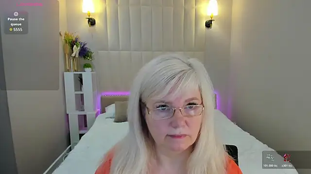 Hella Fabel online show from June 11, 1:05 am