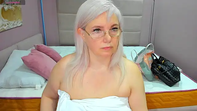 Hella Fabel online show from June 27, 1:10 am