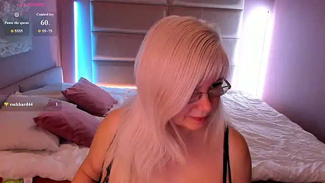 Hella Fabel online show from July 13, 1:19 am