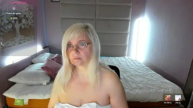 Hella Fabel online show from July 26, 1:03 am