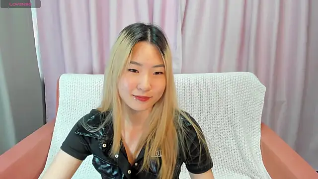 Snapshot of Aisi_18 chatting on September 10, 8:14 am Aisi 18 online show from September 10, 8:14 am