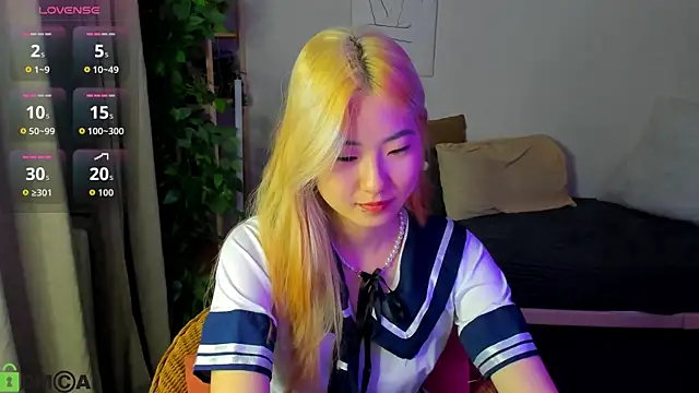Snapshot of Aisi_18 chatting on September 27, 12:04 am Aisi 18 online show from September 27, 12:04 am