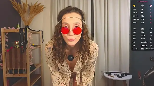 Snapshot of laracroftmansion chatting on November 24, 6:18 pm laracroftmansion online show from November 24, 6:18 pm