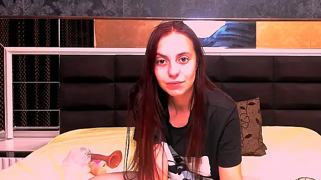 MillieTinny online show from October 26, 5:52 pm