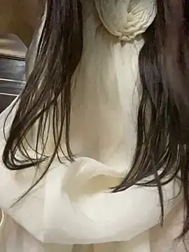 Leyleisanmay online show from October 30, 5:24 pm