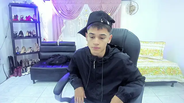 Snapshot of Aron_Boyy chatting on September 11, 7:25 pm Aron Boyy online show from September 11, 7:25 pm