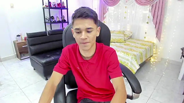 Snapshot of Aron_Boyy chatting on September 16, 8:21 pm Aron Boyy online show from September 16, 8:21 pm