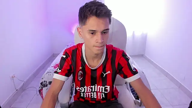 Snapshot of Aron_Boyy chatting on September 19, 7:14 pm Aron Boyy online show from September 19, 7:14 pm