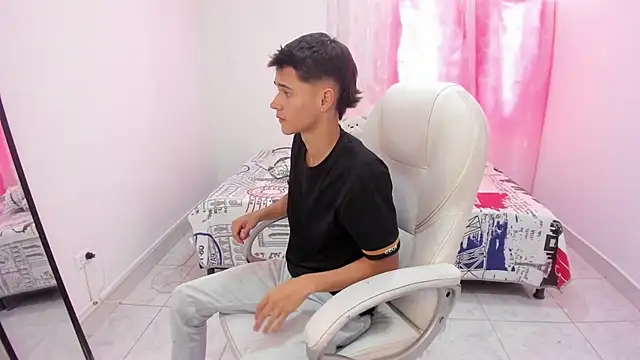 Snapshot of Aron_Boyy chatting on September 23, 7:50 pm Aron Boyy online show from September 23, 7:50 pm