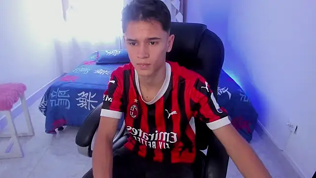 Snapshot of Aron_Boyy chatting on September 29, 8:13 pm Aron Boyy online show from September 29, 8:13 pm