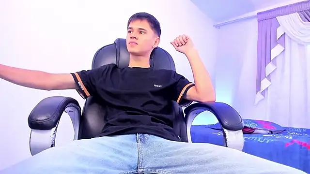 Snapshot of Aron_Boyy chatting on October 4, 8:07 pm Aron Boyy online show from October 4, 8:07 pm