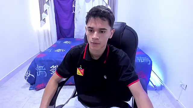 Snapshot of Aron_Boyy chatting on October 8, 7:55 pm Aron Boyy online show from October 8, 7:55 pm