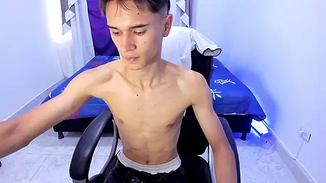 Snapshot of Aron_Boyy chatting on October 14, 8:31 pm Aron Boyy online show from October 14, 8:31 pm