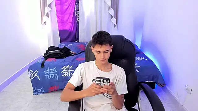 Snapshot of Aron_Boyy chatting on October 16, 7:37 pm Aron Boyy online show from October 16, 7:37 pm