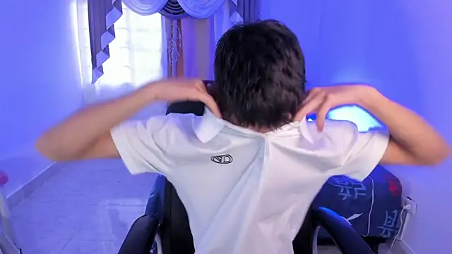 Snapshot of Aron_Boyy chatting on November 12, 8:41 pm Aron Boyy online show from November 12, 8:41 pm