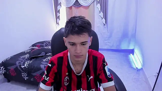 Snapshot of Aron_Boyy chatting on November 28, 8:00 pm Aron Boyy online show from November 28, 8:00 pm