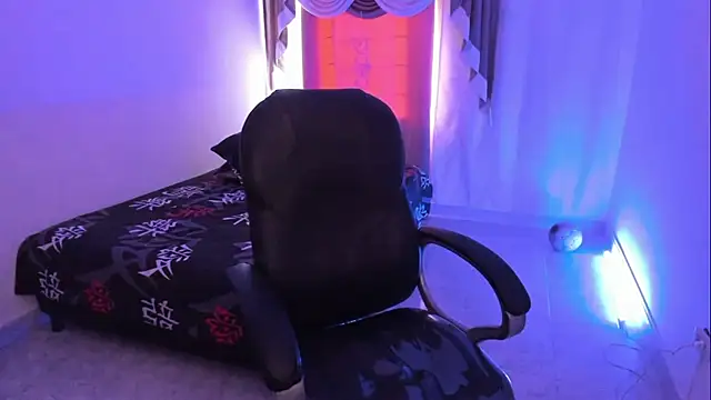 Snapshot of Aron_Boyy chatting on December 5, 7:43 pm Aron Boyy online show from December 5, 7:43 pm