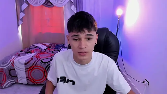Snapshot of Aron_Boyy chatting on May 12, 9:12 pm Aron Boyy online show from May 12, 9:12 pm