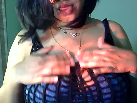 Snapshot of indianninza chatting on June 4, 6:03 pm indianninza online show from June 4, 6:03 pm