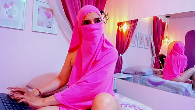 DaliaRahal online show from December 17, 1:06 pm