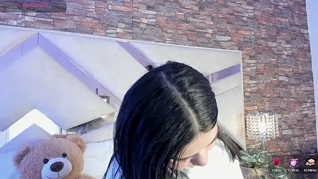 Snapshot of Valery_Brand chatting on December 15, 1:32 am Valery Brand online show from December 15, 1:32 am