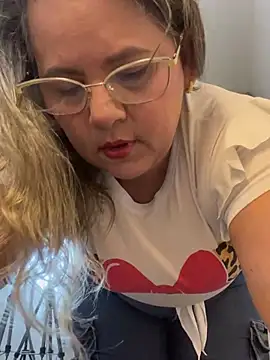 Snapshot of Lucy_Milf_474 chatting on July 24, 12:03 pm Lucy Milf 474 online show from July 24, 12:03 pm