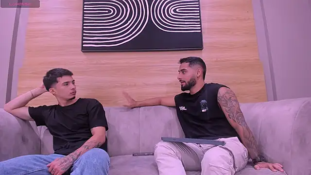 Snapshot of mike_friends chatting on May 24, 1:21 am mike friends online show from May 24, 1:21 am