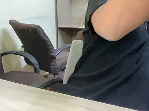 Snapshot of hot_genz chatting on October 31, 5:19 am hot genz online show from October 31, 5:19 am