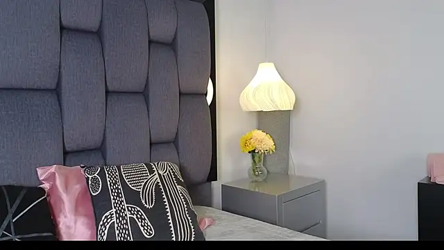 Snapshot of Calipso_Parisi chatting on June 10, 2:49 pm Calipso Parisi online show from June 10, 2:49 pm