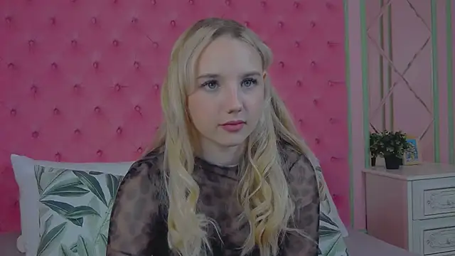 Sky Cutie online show from November 7, 4:45 am