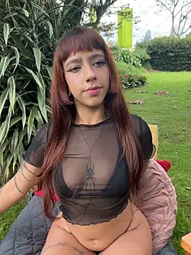 AliceMrtnz online show from June 18, 4:00 pm