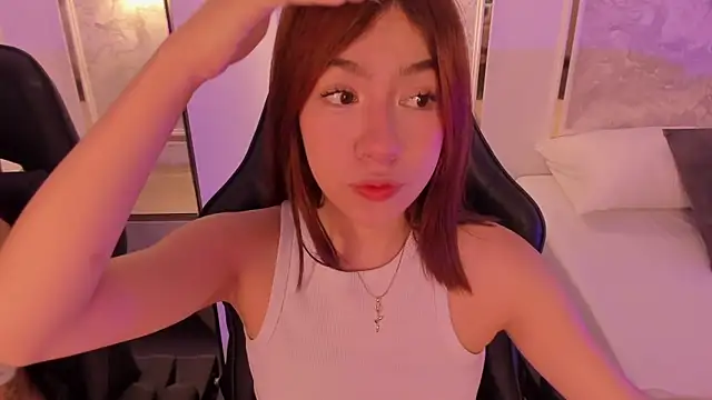 doll eyees  online show from September 30, 7:24 am