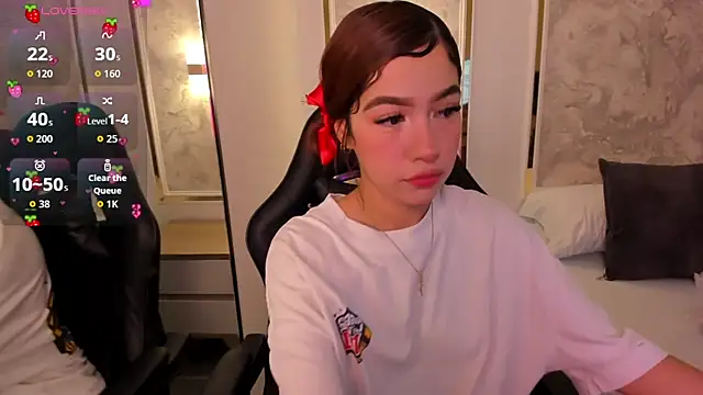 doll eyees  online show from October 11, 7:12 pm