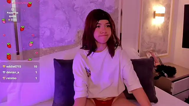 doll eyees  online show from November 15, 2:35 pm