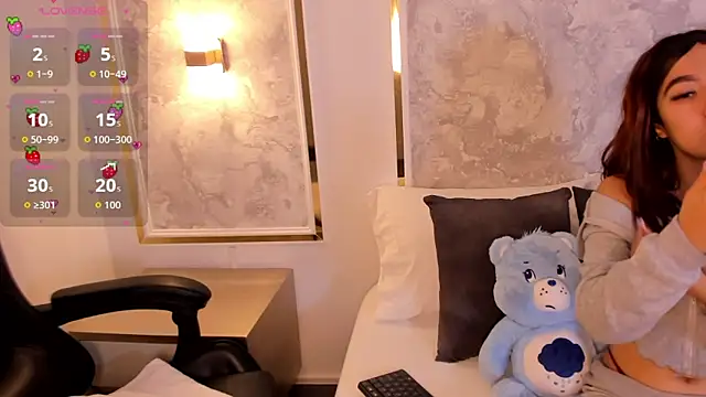 doll eyees  online show from December 5, 2:20 am