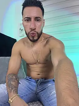 Thiago Hill online show from June 14, 2:24 am